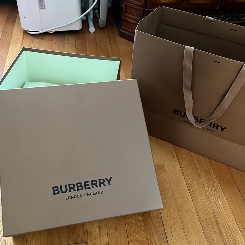 Burberry Gift Set Box & Gift Bag